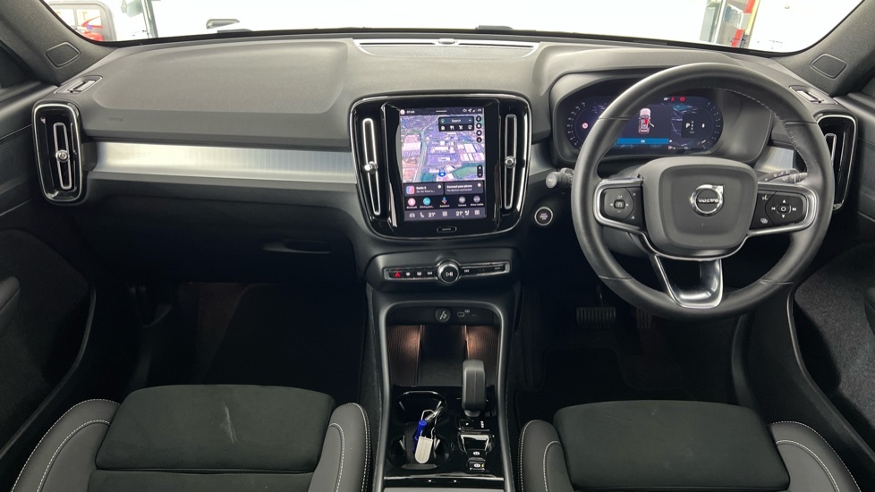 Volvo XC40 Plus, B3 Mild Hybrid, Dark RF25PHN White #5