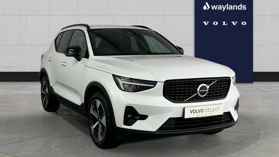 Volvo XC40 Plus, B3 Mild Hybrid, Dark White