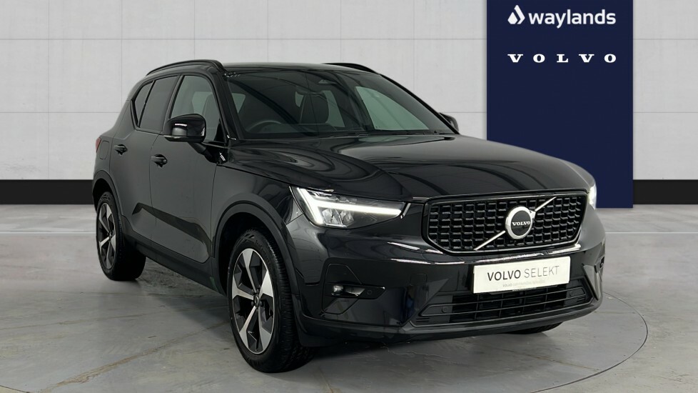 Volvo XC40 Plus, B3 Mild Hybrid, Dark RV75UZX Black