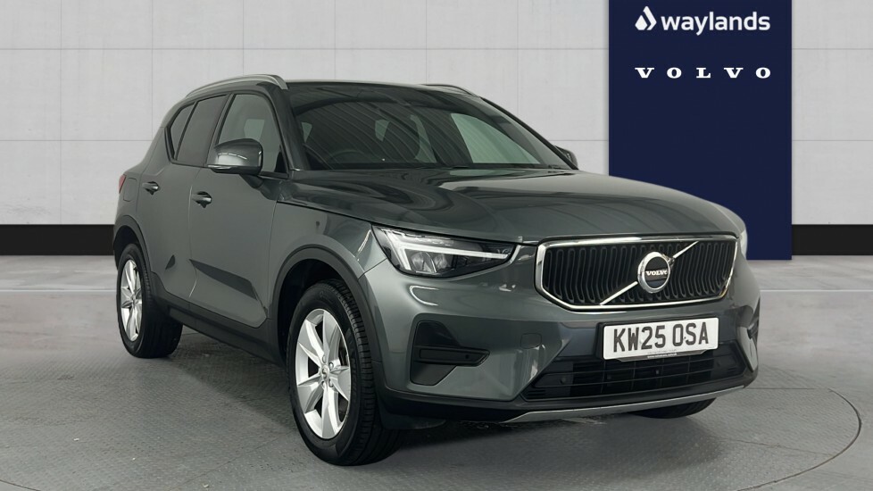 Volvo XC40 B3 Core, Mild Hybrid, Google Assist, Green