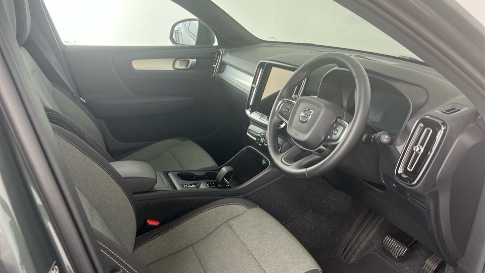 Volvo XC40 B3 Core, Mild Hybrid, Google Assist, KW25OSA Green #4