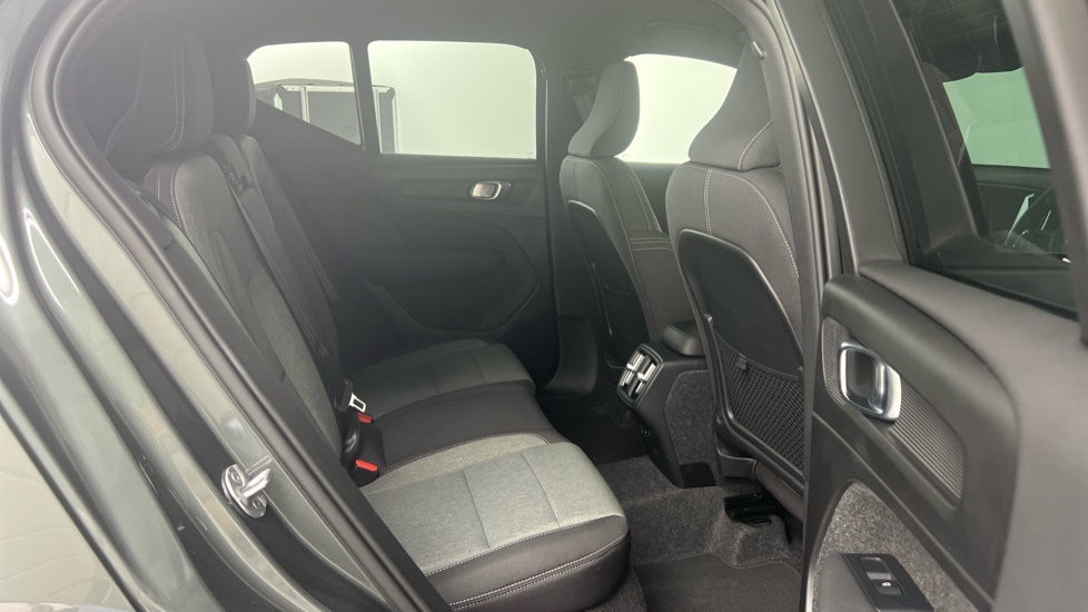 Volvo XC40 B3 Core, Mild Hybrid, Google Assist, KW25OSA Green #6