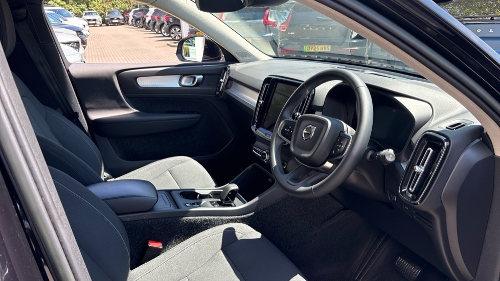 Volvo XC40 Momentum, T3 VX22NHV Black #6