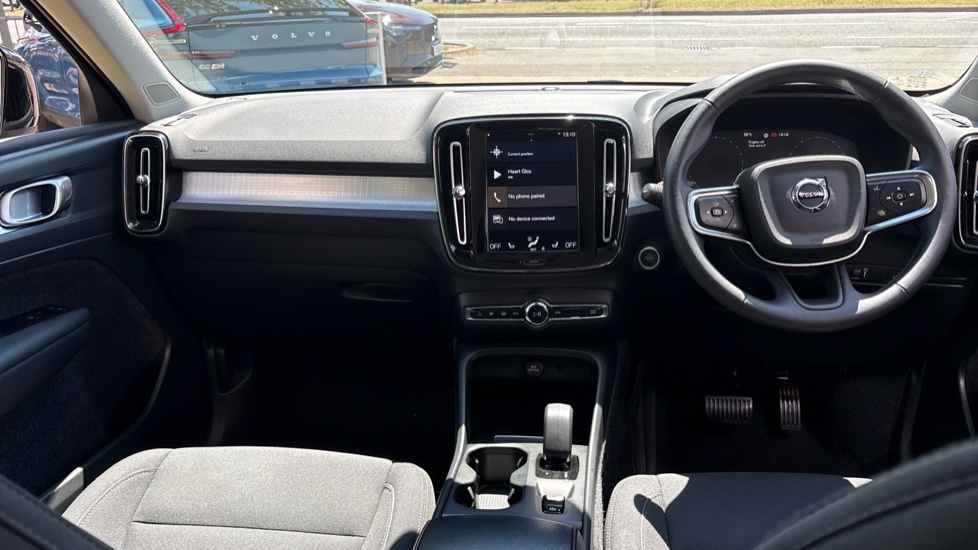 Volvo XC40 Momentum, T3 VX22NHV Black #5