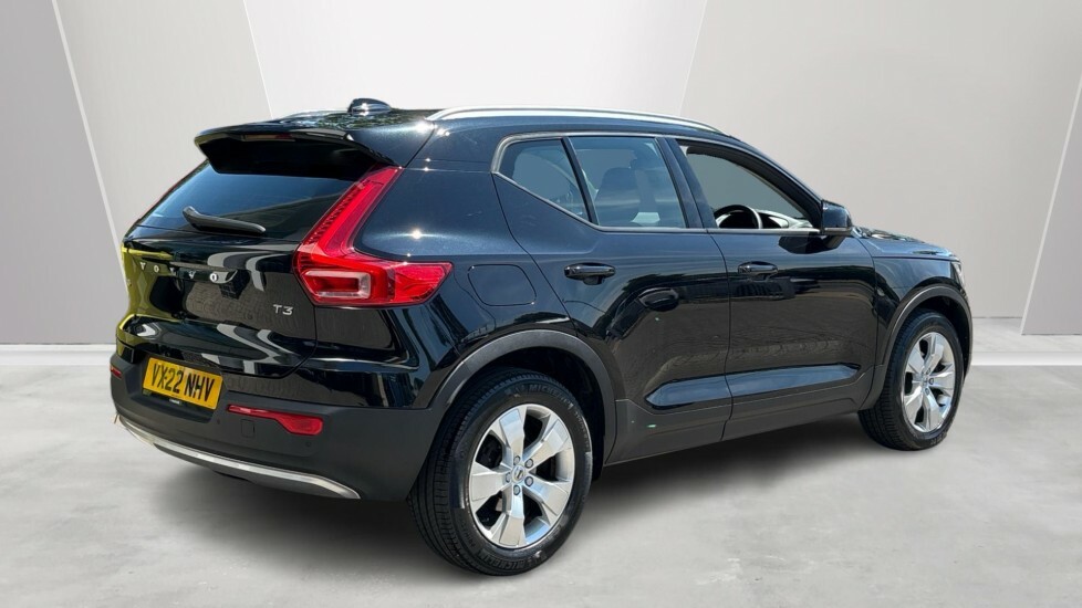 Volvo XC40 Momentum, T3 VX22NHV Black #2