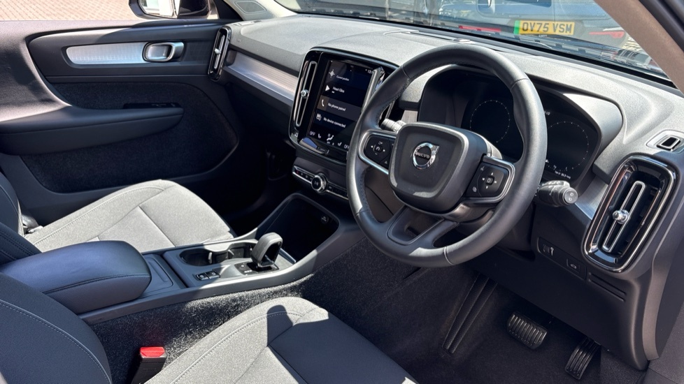 Volvo XC40 Momentum, T3 VX22NHV Black #4