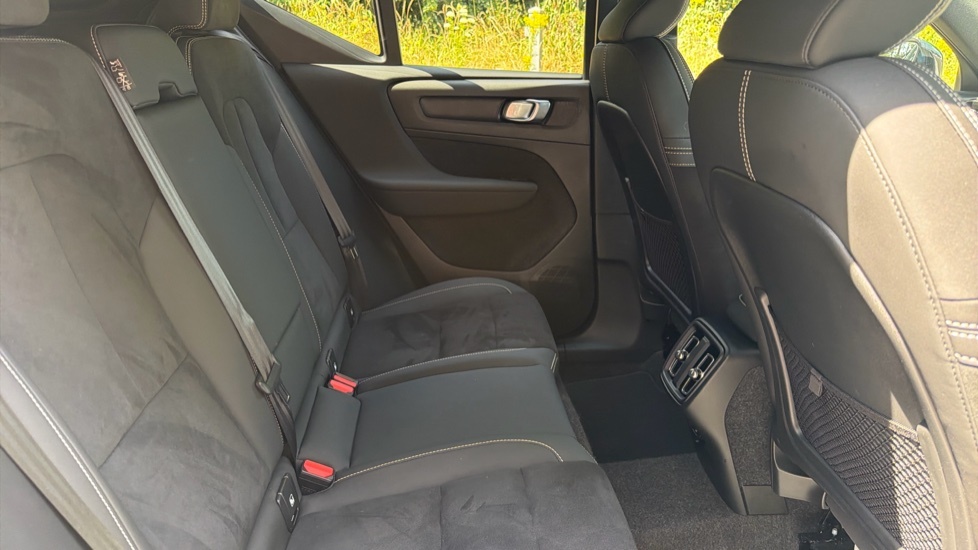 Volvo XC40 Plus, B3 Mild Hybrid, Dark RJ25EYC White #6