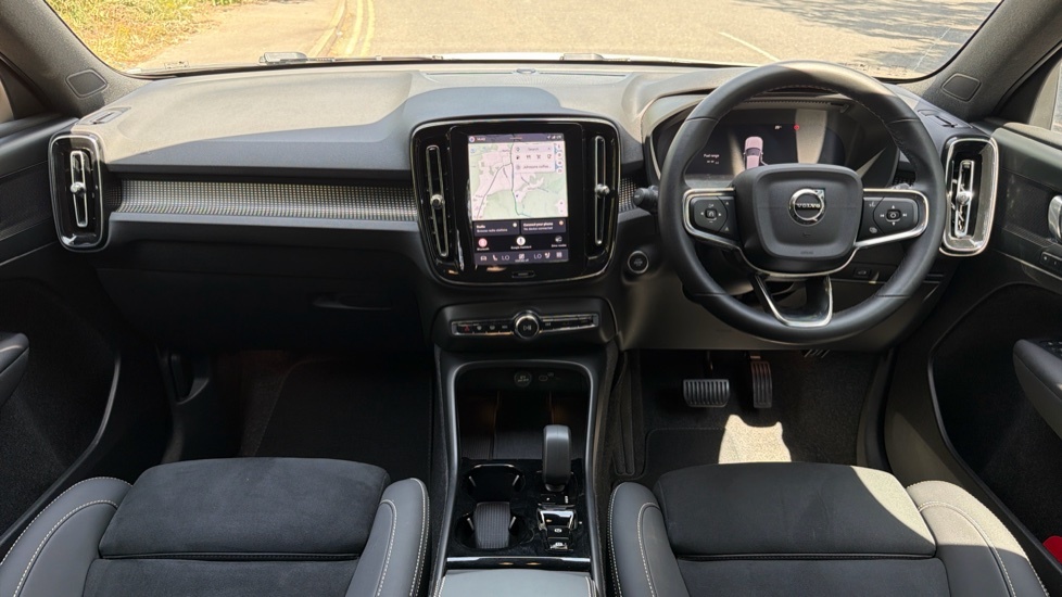 Volvo XC40 Plus, B3 Mild Hybrid, Dark RJ25EYC White #5