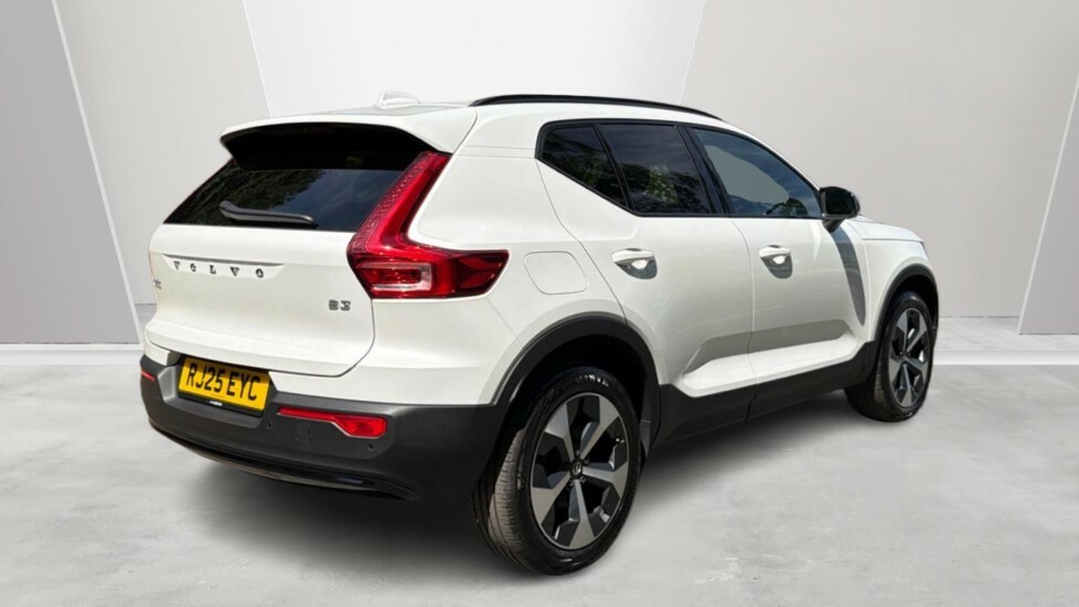 Volvo XC40 Plus, B3 Mild Hybrid, Dark RJ25EYC White #2