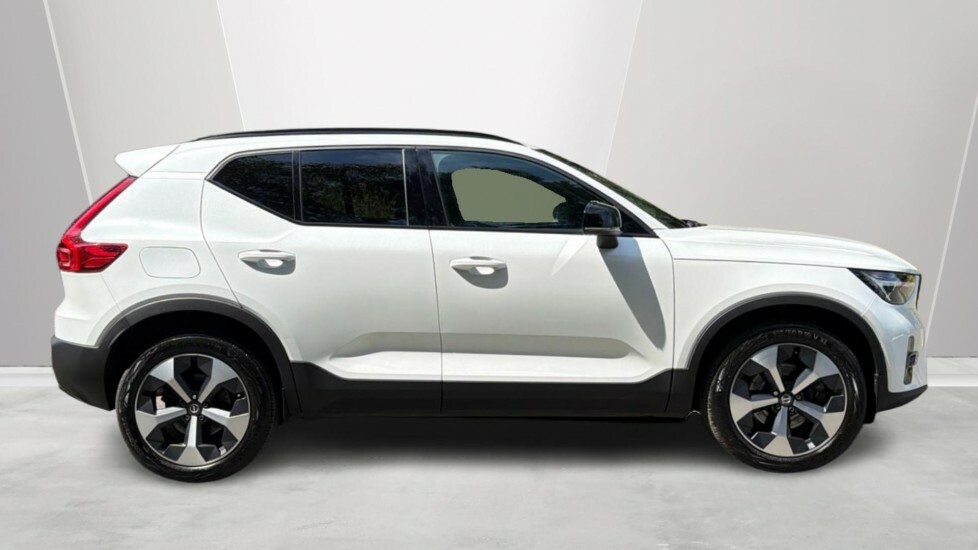 Volvo XC40 Plus, B3 Mild Hybrid, Dark RJ25EYC White #3