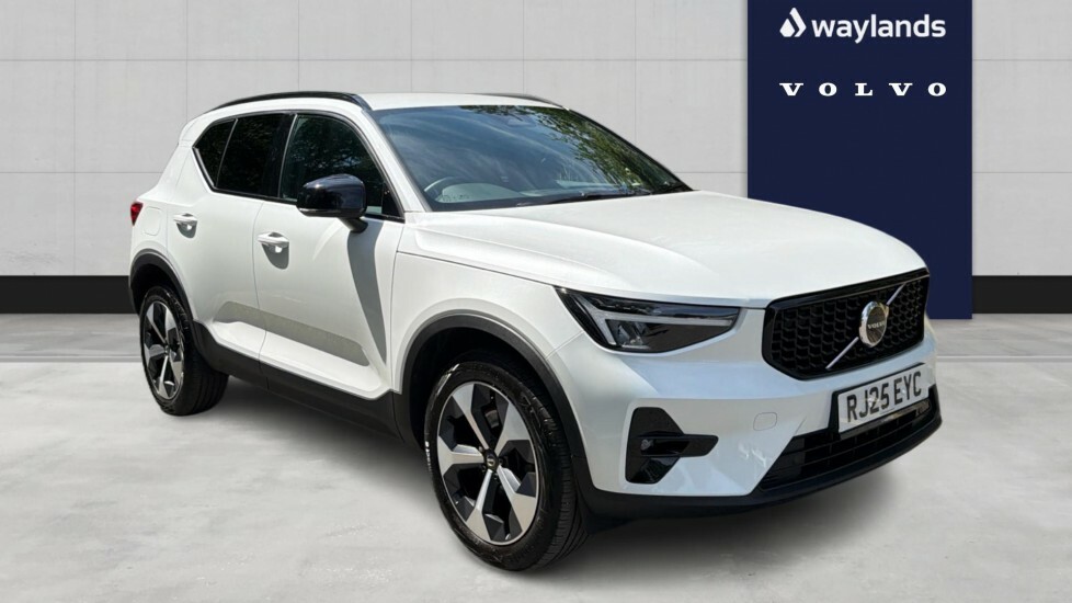 Volvo XC40 Plus, B3 Mild Hybrid, Dark White