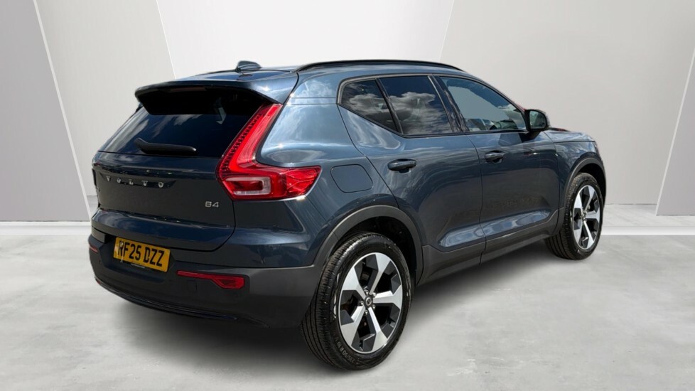 Volvo XC40 Plus, B4 Mild Hybrid, Dark RF25DZZ Blue #2