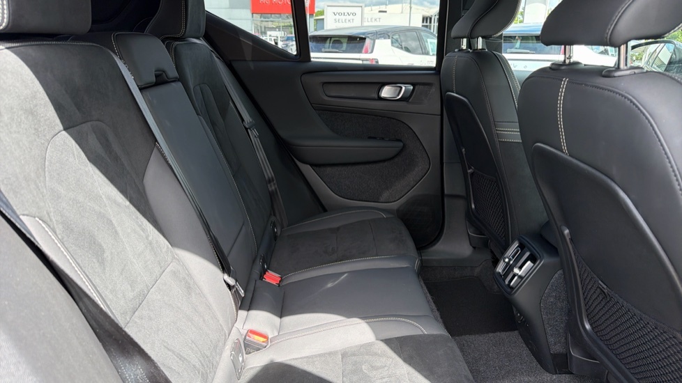 Volvo XC40 Plus, B4 Mild Hybrid, Dark RF25DZZ Blue #6