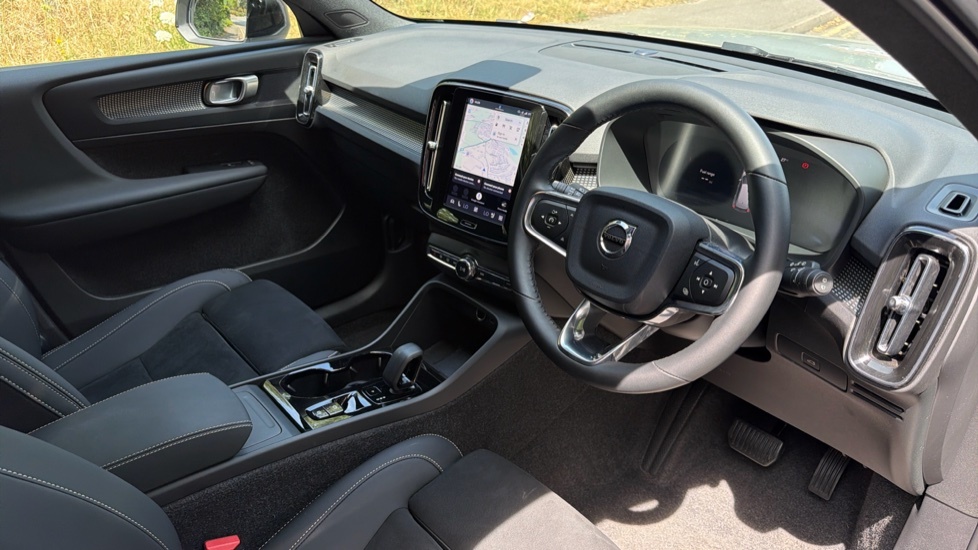 Volvo XC40 Plus, B3 Mild Hybrid, Dark RF25EYO Grey #4