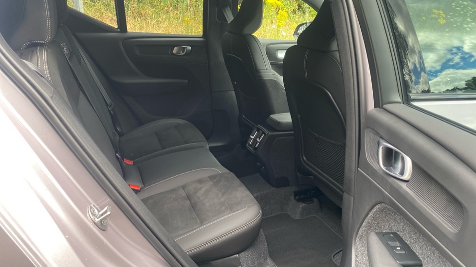 Volvo XC40 Plus, B3 Mild Hybrid, Dark OX25BWJ Silver #6