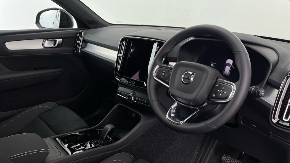 Volvo XC40 Plus, B3 Mild Hybrid, Dark OY26XJX Black #4