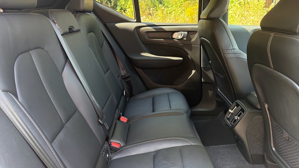 Volvo XC40 Plus, B3 Mild Hybrid, Dark CK23UVJ Black #6