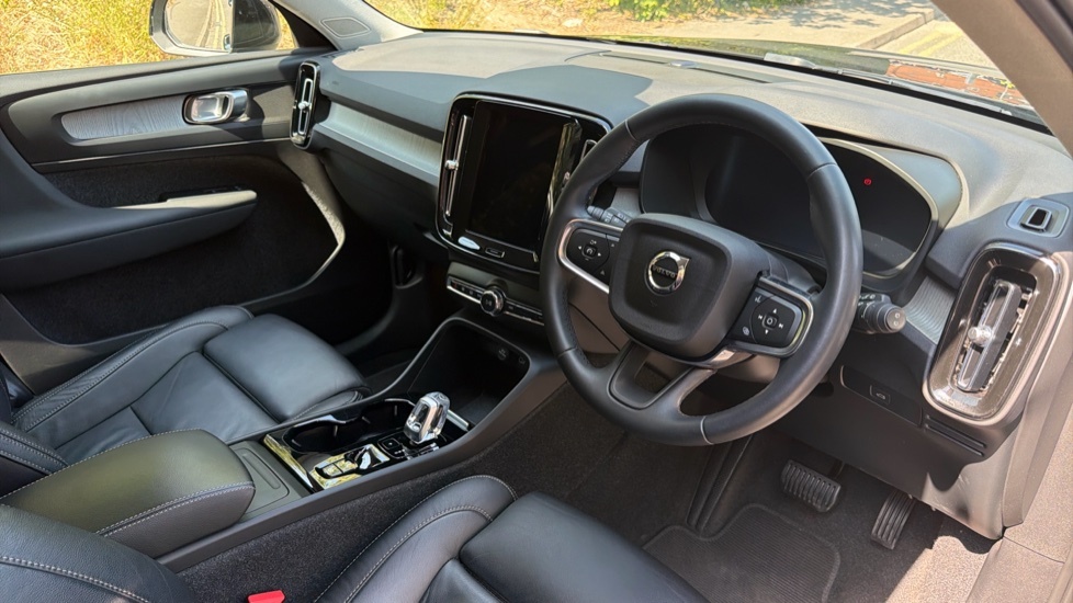 Volvo XC40 Plus, B3 Mild Hybrid, Dark CK23UVJ Black #4