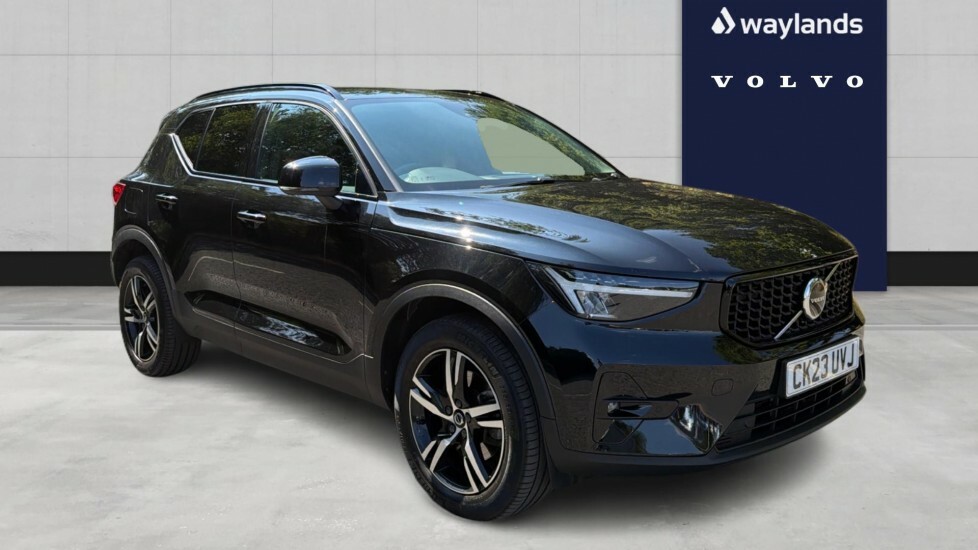 Volvo XC40 Plus, B3 Mild Hybrid, Dark Black