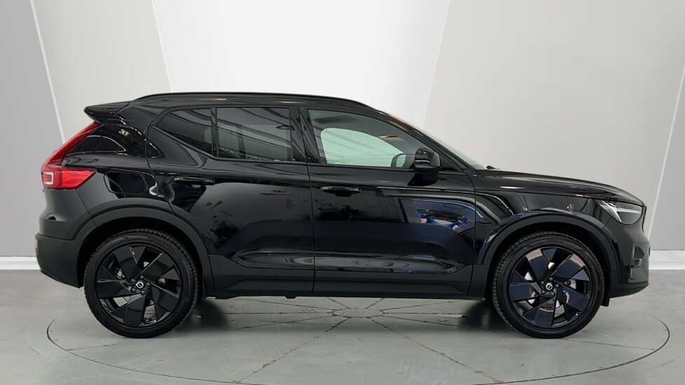 Volvo XC40 Black Edition Plus, B3 Mild Hybrid, OV26ZDN Black #3