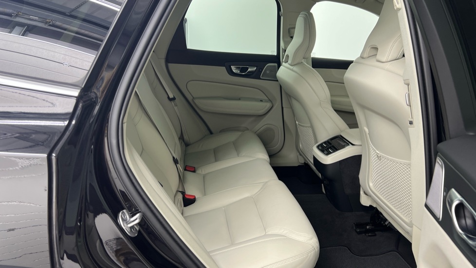 Volvo XC60 B5 Ultra, Awd Mild Hybrid, Brightblond Le RV25FVM Black #6