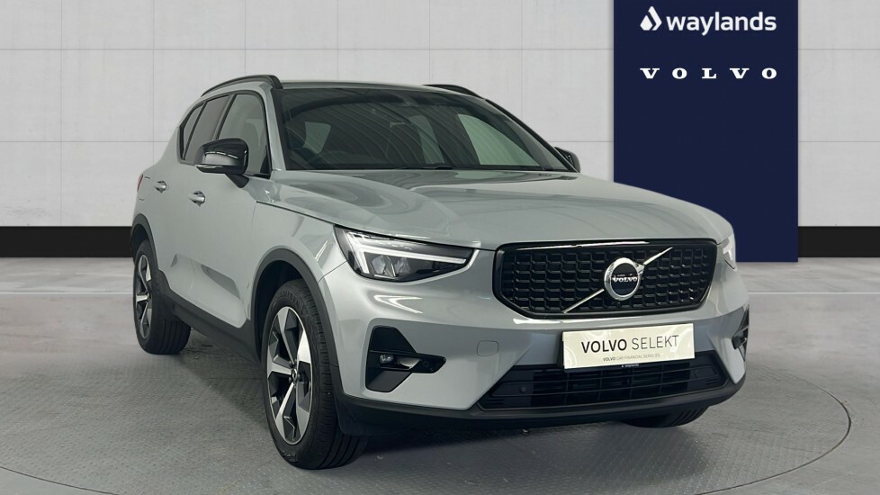 Volvo XC40 B3 Plus, Mild Hybrid, Darkcarlay, Parking Grey