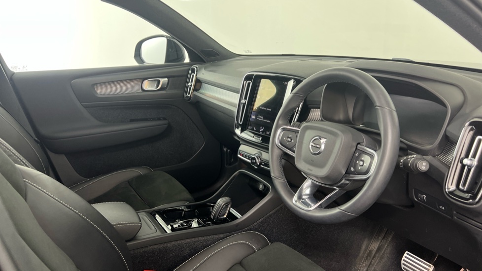 Volvo XC40 T3 R-design, Parking Camera, Heated YL71LCN Blue #4