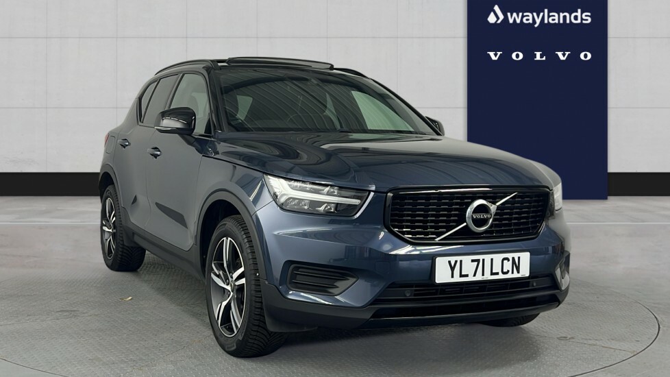 Volvo XC40 T3 R-design, Parking Camera, Heated Blue
