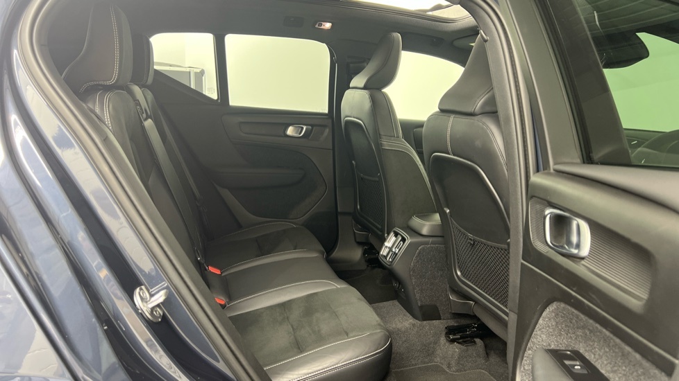 Volvo XC40 T3 R-design, Parking Camera, Heated YL71LCN Blue #6