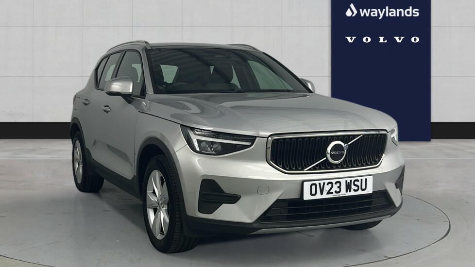 Volvo XC40 Core, B3 Mild Hybrid, Silver