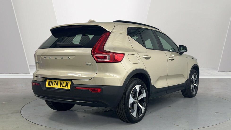 Volvo XC40 Plus, B3 Mild Hybrid, Dark WN74VLM Gold #2