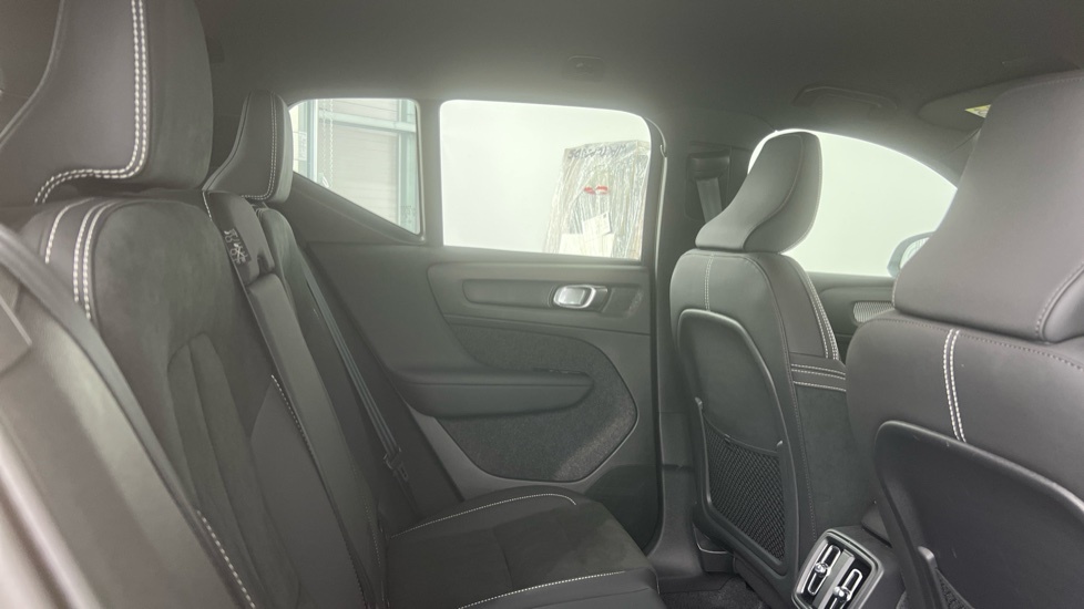 Volvo XC40 Plus, B3 Mild Hybrid, Dark WN74VLM Gold #6