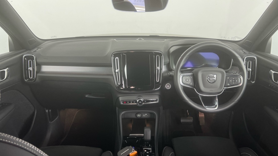 Volvo XC40 Plus, B3 Mild Hybrid, Dark WN74VLM Gold #5