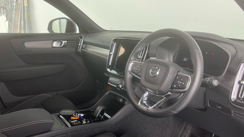 Volvo XC40 Plus, B3 Mild Hybrid, Dark WN74VLM Gold #4