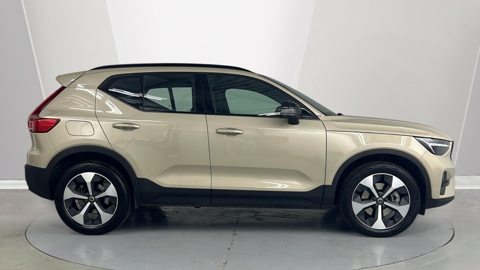 Volvo XC40 Plus, B3 Mild Hybrid, Dark WN74VLM Gold #3