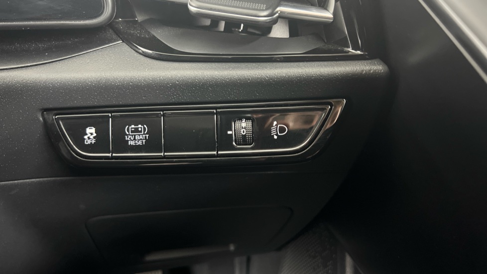 Kia Niro Kia Niro 1.6H Gdi 2 Suv Hybrid Dct Euro Red #31