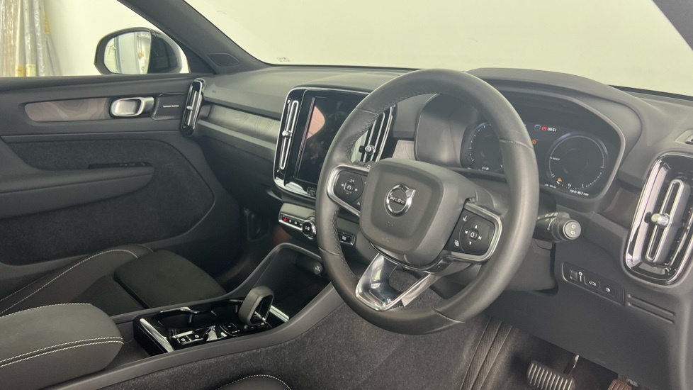 Volvo XC40 Recharge Ultimate, T5 Plug-in Hybrid, KJ23JZL Gold #4