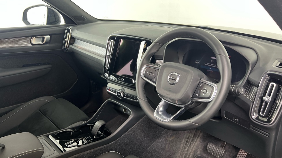 Volvo XC40 B3 Plus, Mild Hybrid, Darklow Road Tax, T RF25CZG Black #4
