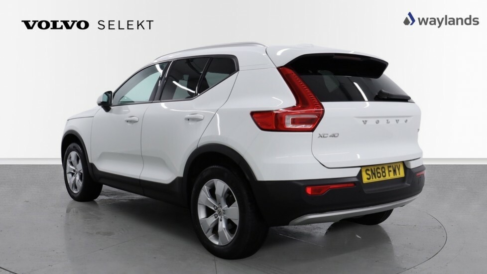 Volvo XC40 T3 Momentum White #2