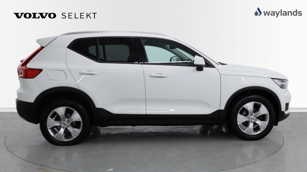 Volvo XC40 T3 Momentum White #4