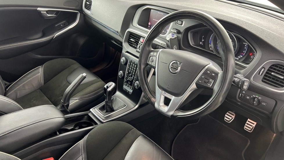 Volvo V40 T3 R-design White #4