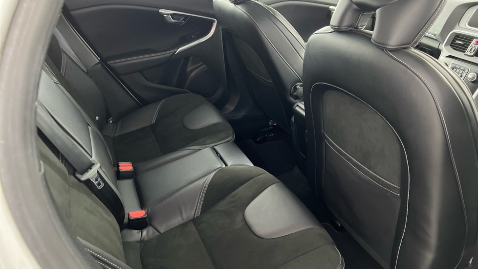 Volvo V40 T3 R-design White #6