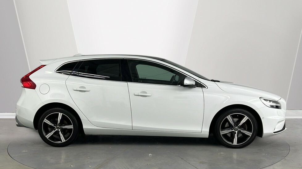 Volvo V40 T3 R-design White #3