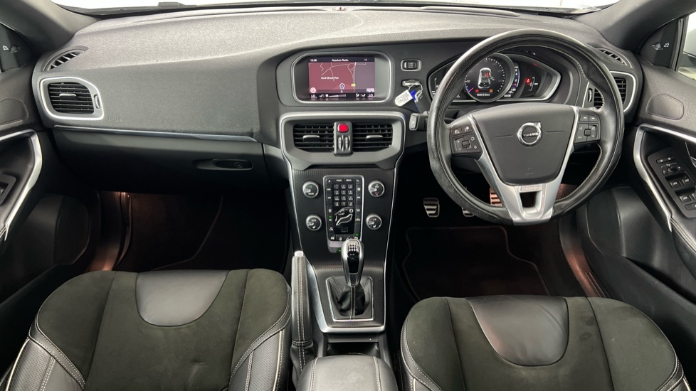 Volvo V40 T3 R-design White #5