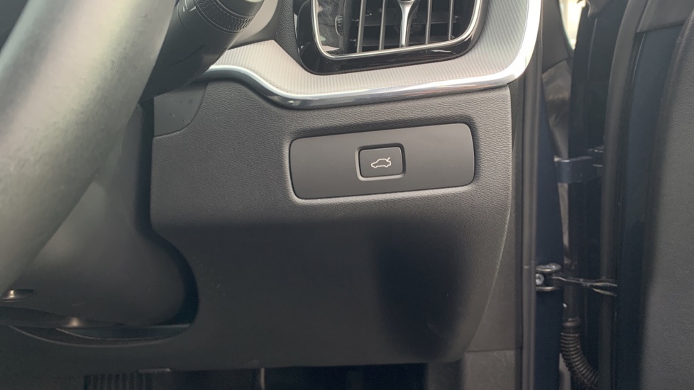 Volvo XC60 Volvo Xc60 Plus Silver #40