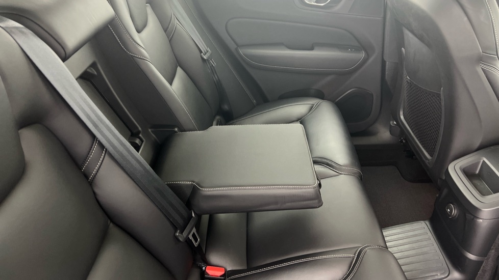 Volvo XC60 2L R-design Black #38
