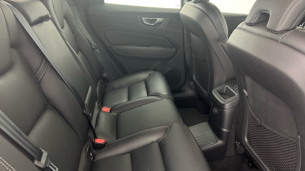Volvo XC60 2L R-design Black #37