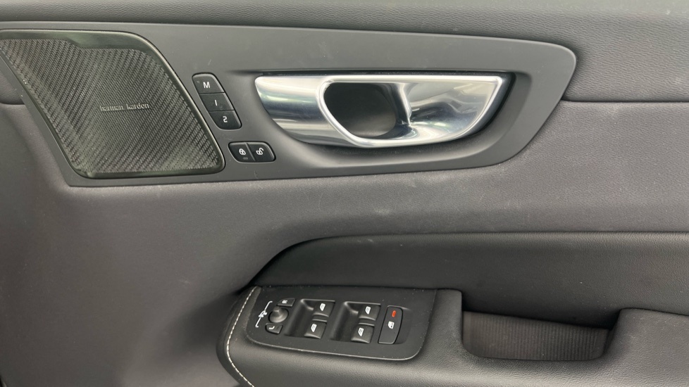 Volvo XC60 2L R-design Black #15