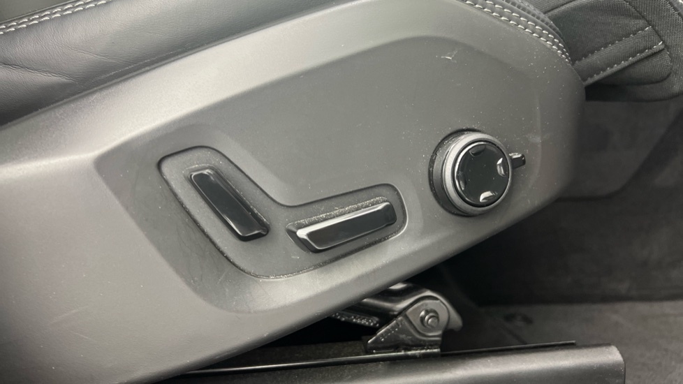 Volvo XC60 2L R-design Black #36