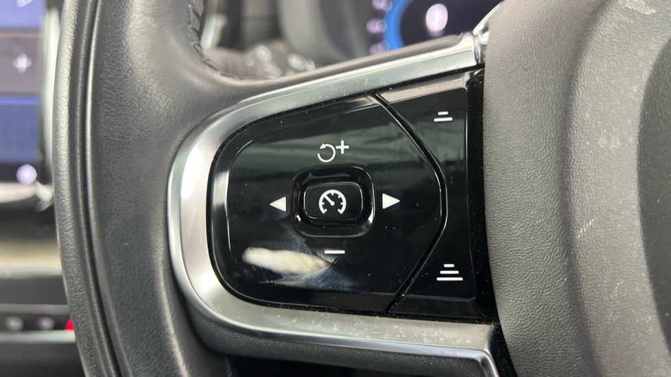 Volvo XC60 2L R-design Black #18